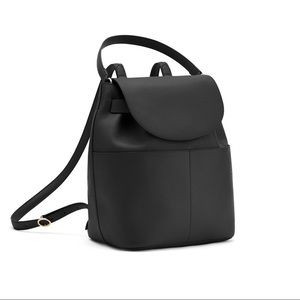 Cuyana Leather Backpack / Black